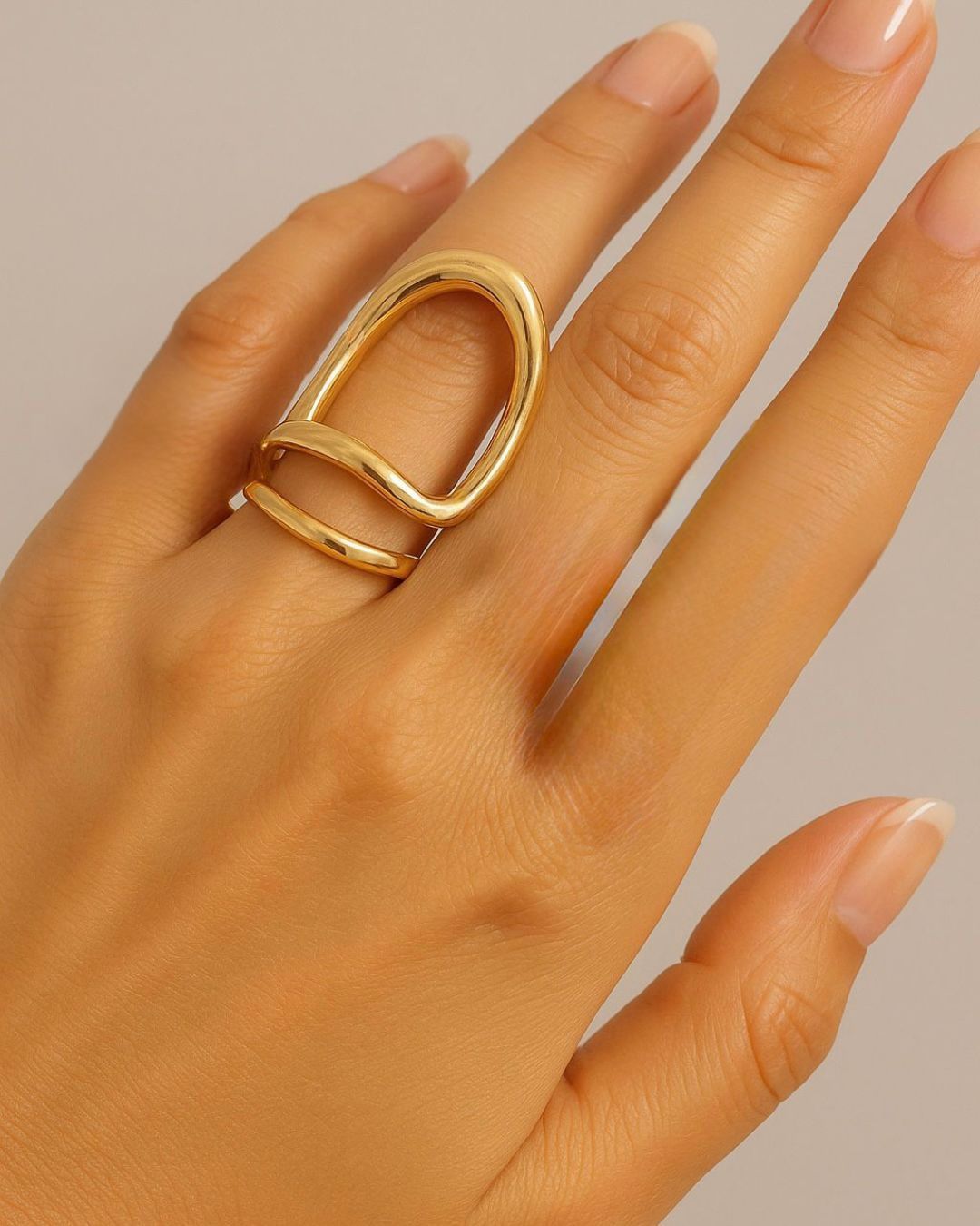 The Serene Loop Ring – Minimal Meets Bold